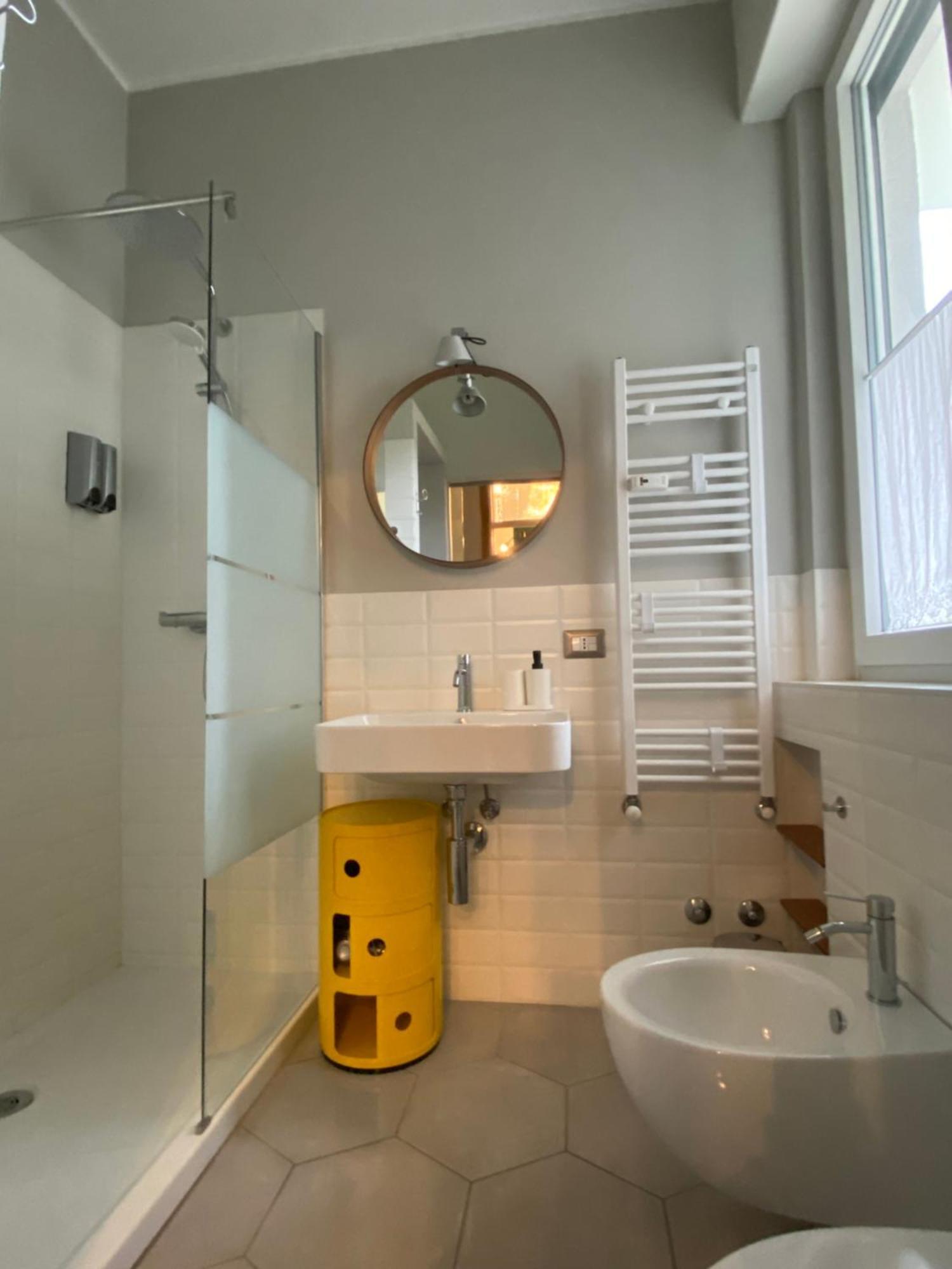 The Silky Way Apartment โกโม ภายนอก รูปภาพ