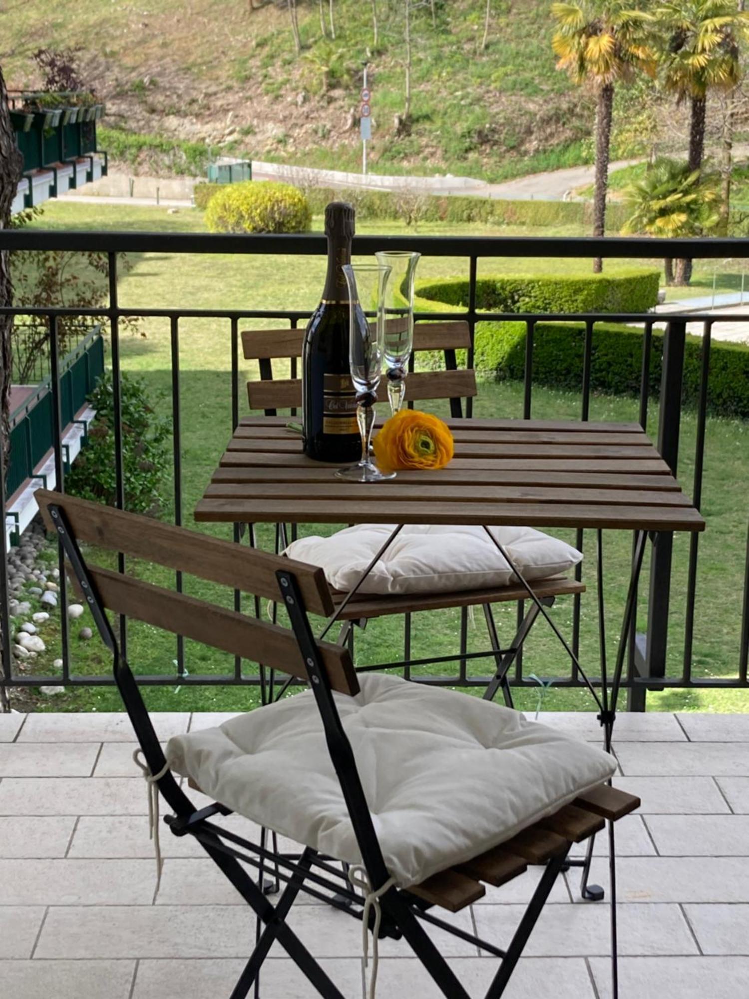 The Silky Way Apartment โกโม ภายนอก รูปภาพ