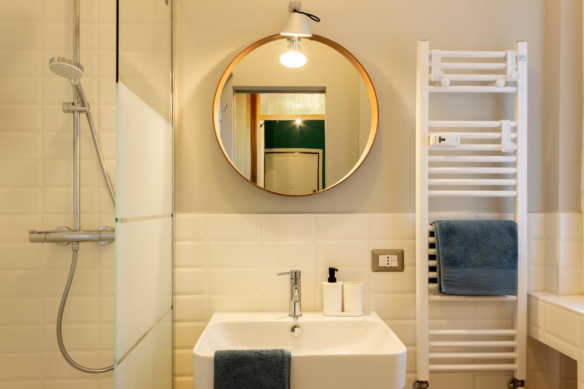 The Silky Way Apartment โกโม ภายนอก รูปภาพ