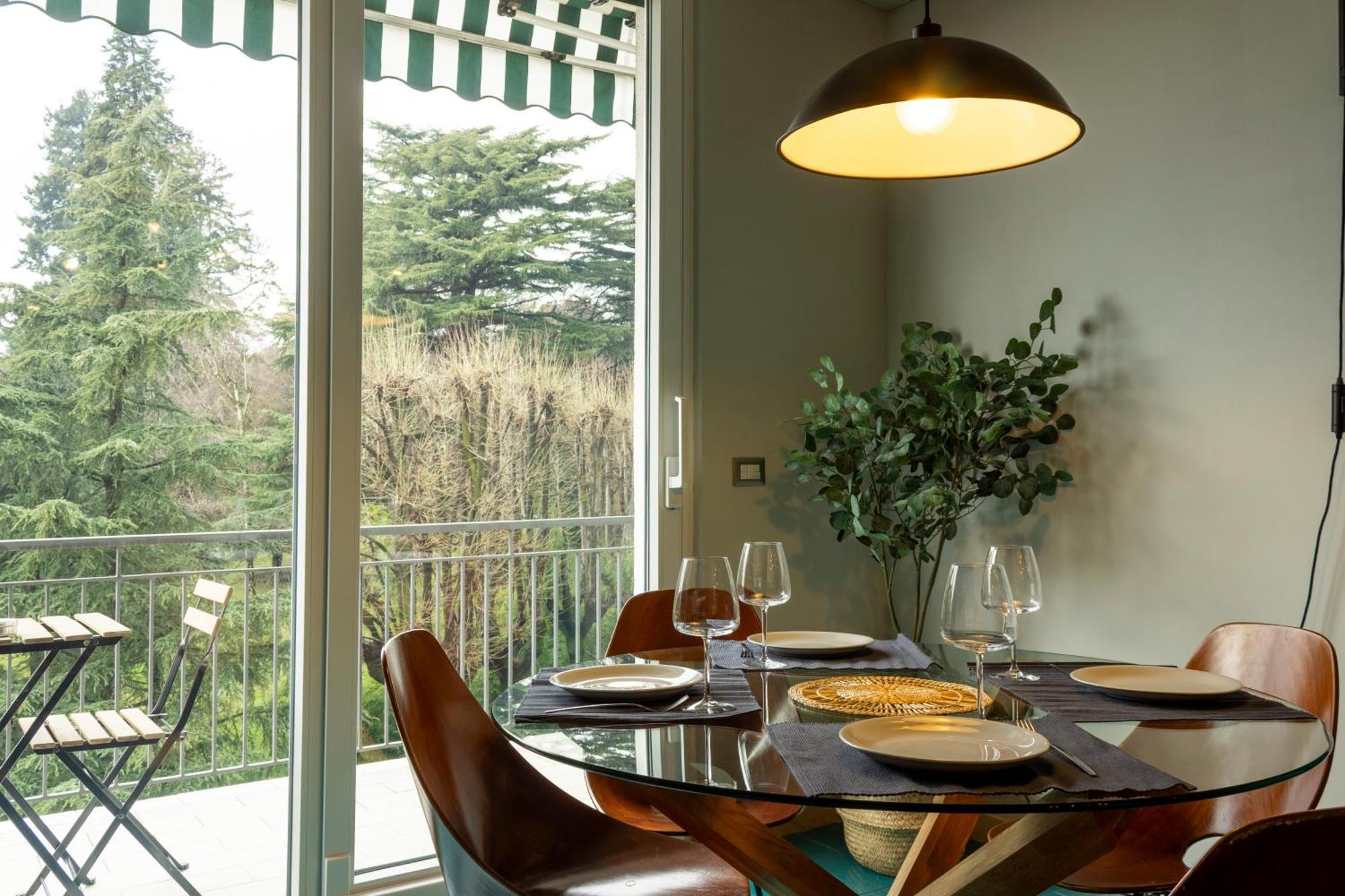 The Silky Way Apartment โกโม ภายนอก รูปภาพ